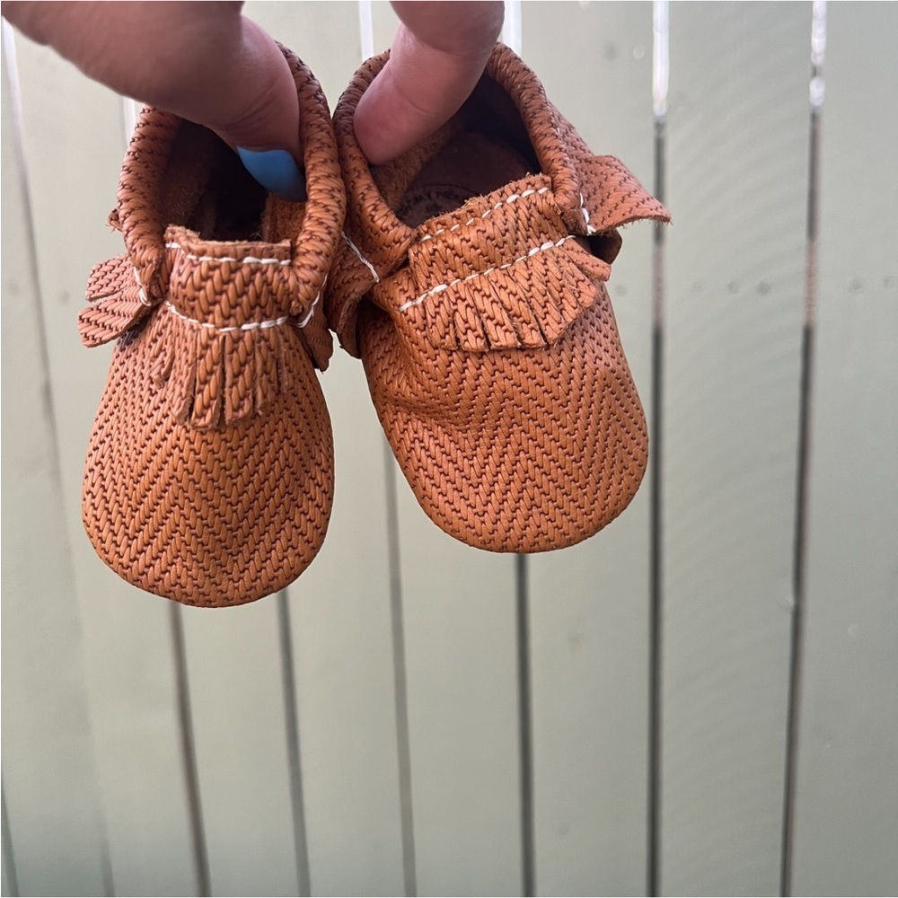 Freshly Picked Soft Sole Leather Fringe Moccasins, Baby Girl Shoes  Color Brown - Picture 3 of 8